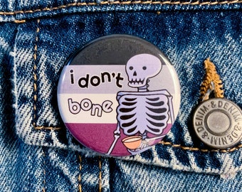 I Don't Bone Asexual Pride Button | Spooky Halloween LGBTQ Pun