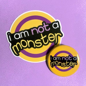Je ne suis pas un autocollant Monster Intersex Pride Jeu de mots LGBTQ effrayant pour Halloween image 3