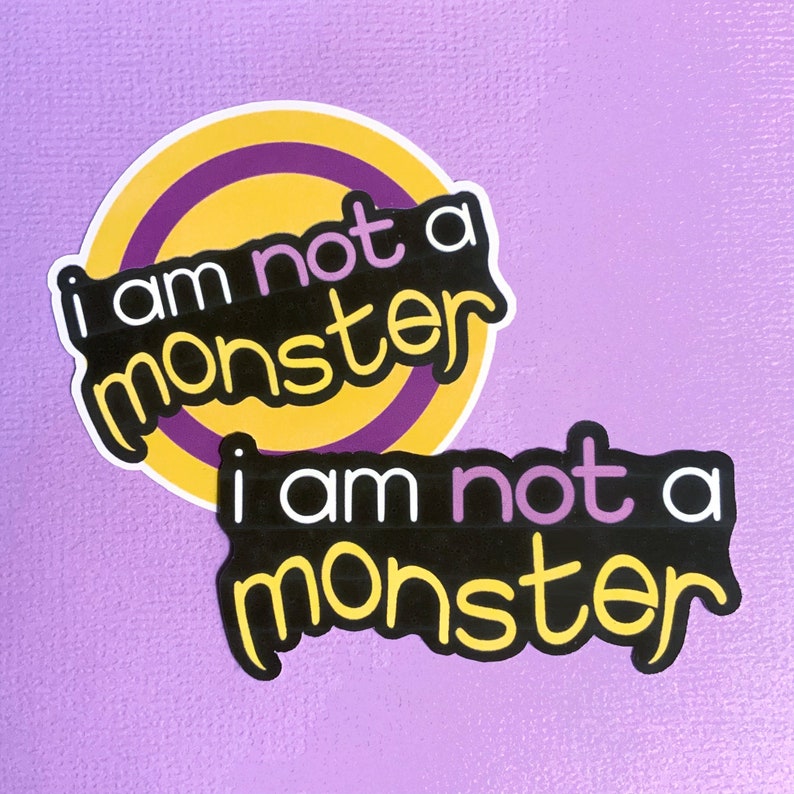 Ik ben geen Monster Intersex Pride Sticker Spookachtige Halloween LGBTQ-woordspeling afbeelding 1