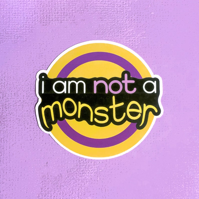 Je ne suis pas un autocollant Monster Intersex Pride Jeu de mots LGBTQ effrayant pour Halloween Circle