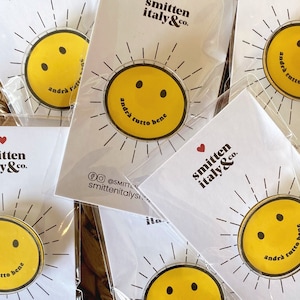 Italy Acrylic Pin Gift for Italy Lover Smiley Face Andrà Tutto Bene Lapel Pin, Italian saying Acrylic Pin, Italy Brooch, Study Abroad Gift