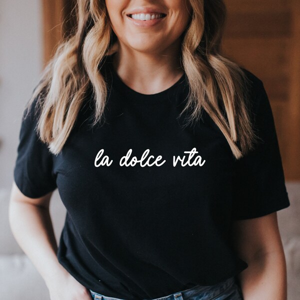 La Dolce Vita T-Shirt (Italy lovers Shirt - Italy themed Gift - Gift for Italy lovers - La Dolce Vita Gift - Italian Sayings Shirt)