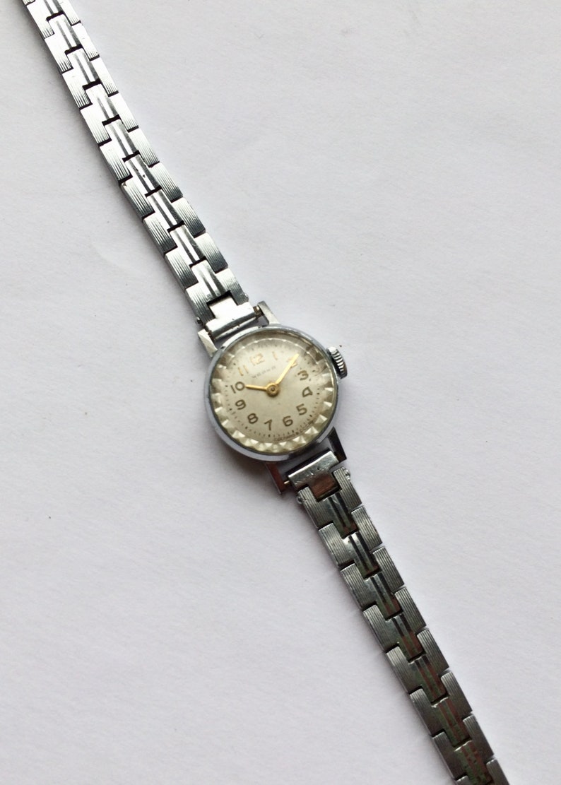 Vintage very small women wrist watch Chaika 17 jewels Etsy