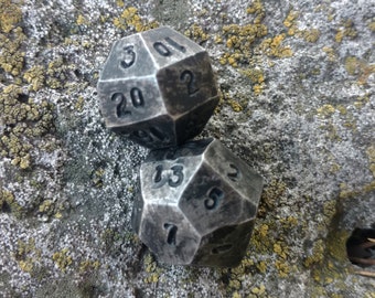 Eisenwürfel, 2er Set Würfel, d20 Würfelspiele, Tabletop Gaming, Brettspiel, geschmiedete Würfel, Metallwürfel Set D&D, für Fans von Dungeons und Dragons