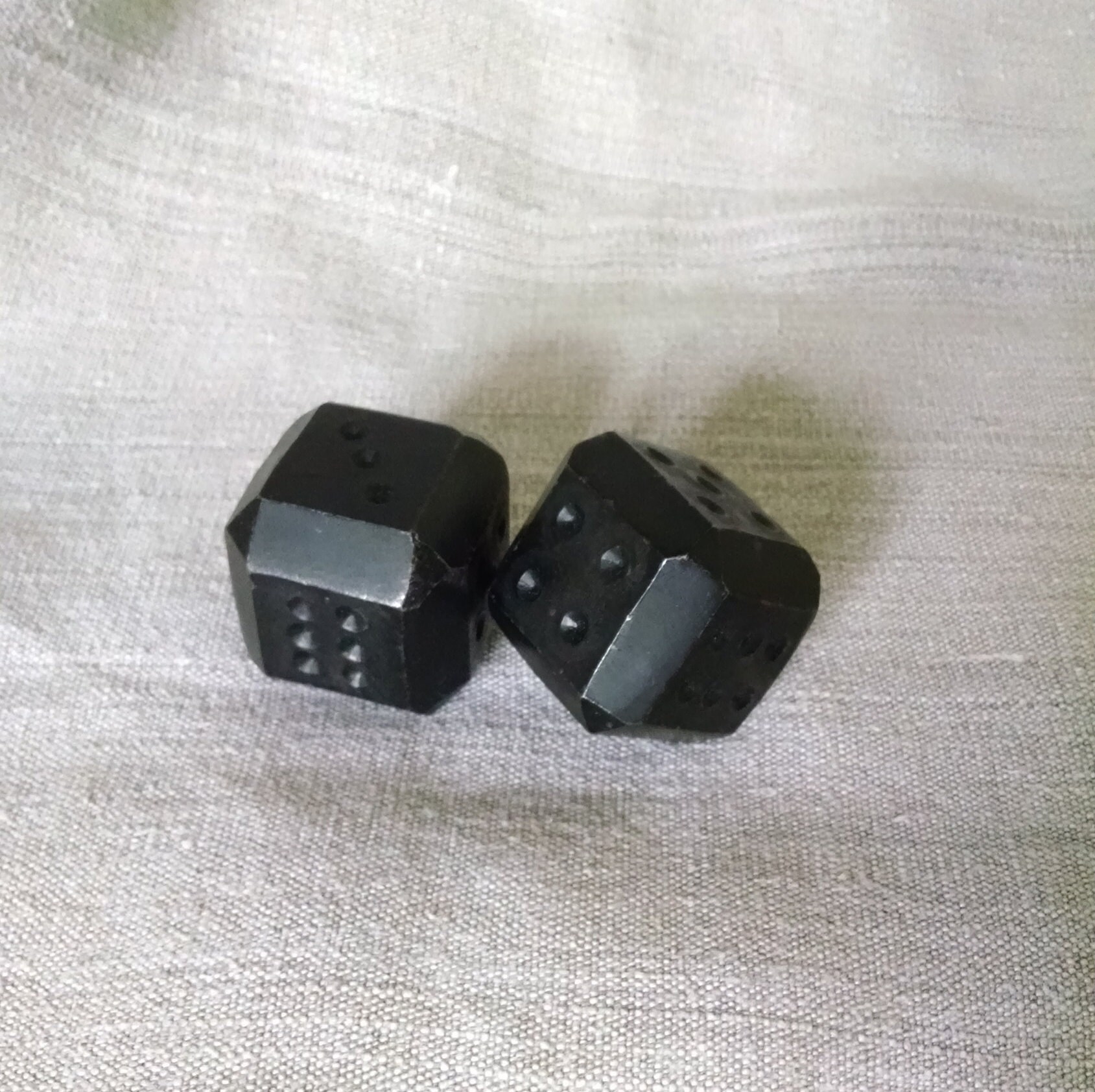 Dadi In Ferro Forgiato Vatra Metal Neri Per Giochi, Souvenir O Tempo Libero | Coppia Artigianale Ucraina