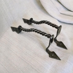 Maniglie per porte in ferro fatte a mano, set da 2, design a torsione forgiata