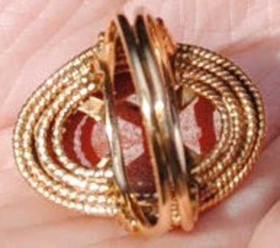 VINTAGE Cocktail Ring -- Solid 18K Gold -- Natura… - image 3