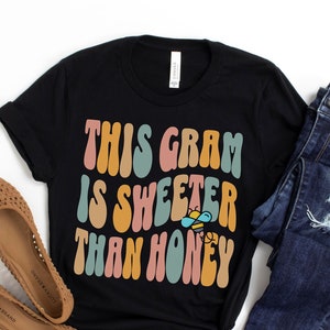 Camiseta de abuela - Camiseta divertida del Día de la Madre para la abuela - Regalo del Día de los Abuelos - Letras de texto onduladas - Lindo regalo para la abuela - Camiseta con atuendo de abuela