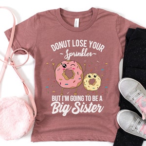 Big Sister Gender Neutral Baby Announcement Shirt - Baby Reveal T-Shirt - Pregnancy Announcement Shirt for Big Sister, Little Brother Outfit