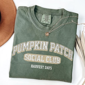 T-shirt Pumpkin Patch Social Club, T-shirt rétro Comfort Colors® pour la cueillette de citrouilles d'automne, tenue d'automne vintage amusante