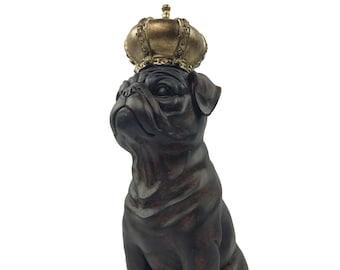 Decorative sculpture of a crowned bulldog