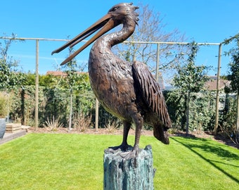 Life-size Pelican - Bronze fountain - Bronze garden sculptures - Lawn art