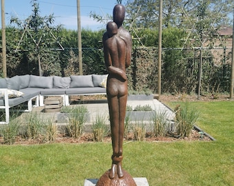 Garden sculpture - Embracing couple