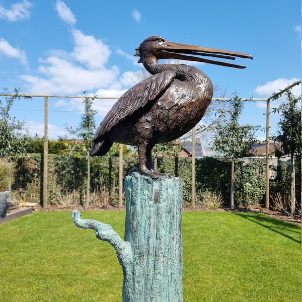 Life-size Pelican - Bronze fountain - Bronze garden sculptures - Lawn art