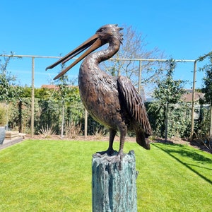 Life-size Pelican Bronze fountain Bronze garden sculptures Lawn art image 1