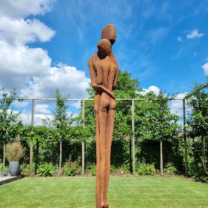 Garden sculpture - Embracing couple - 40 inches