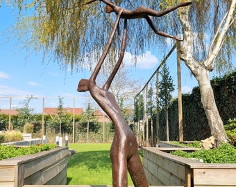 Modernes Bronzekunstwerk - Gartenskulptur - Eltern mit Kind