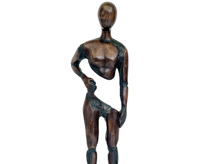 Beautiful garden sculpture of a nude woman Bronze statue Bronze