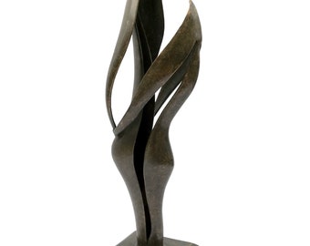 Statue abstraite en bronze d’un couple