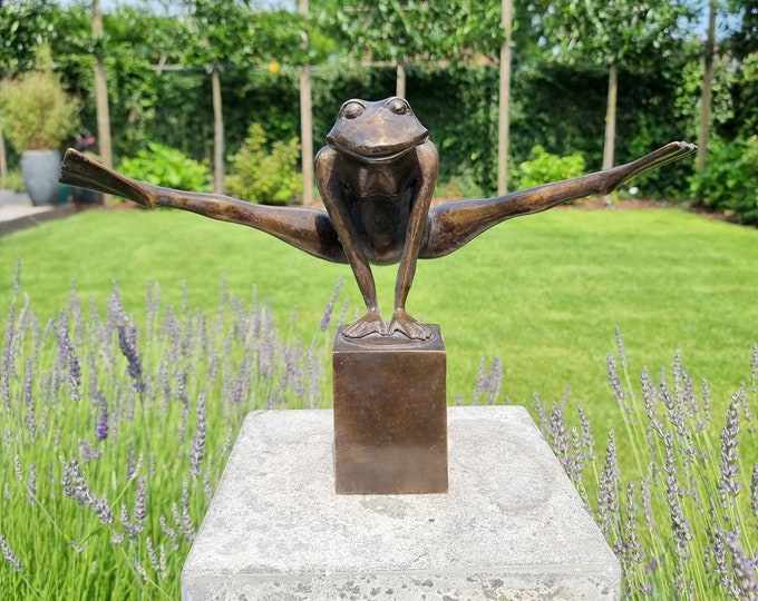 Acrobatic frog - Bronze frog - Garden and home decoration frog