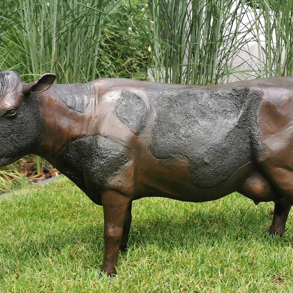 Bronze sculpture of a cow - lifelike - Bronze garden statues