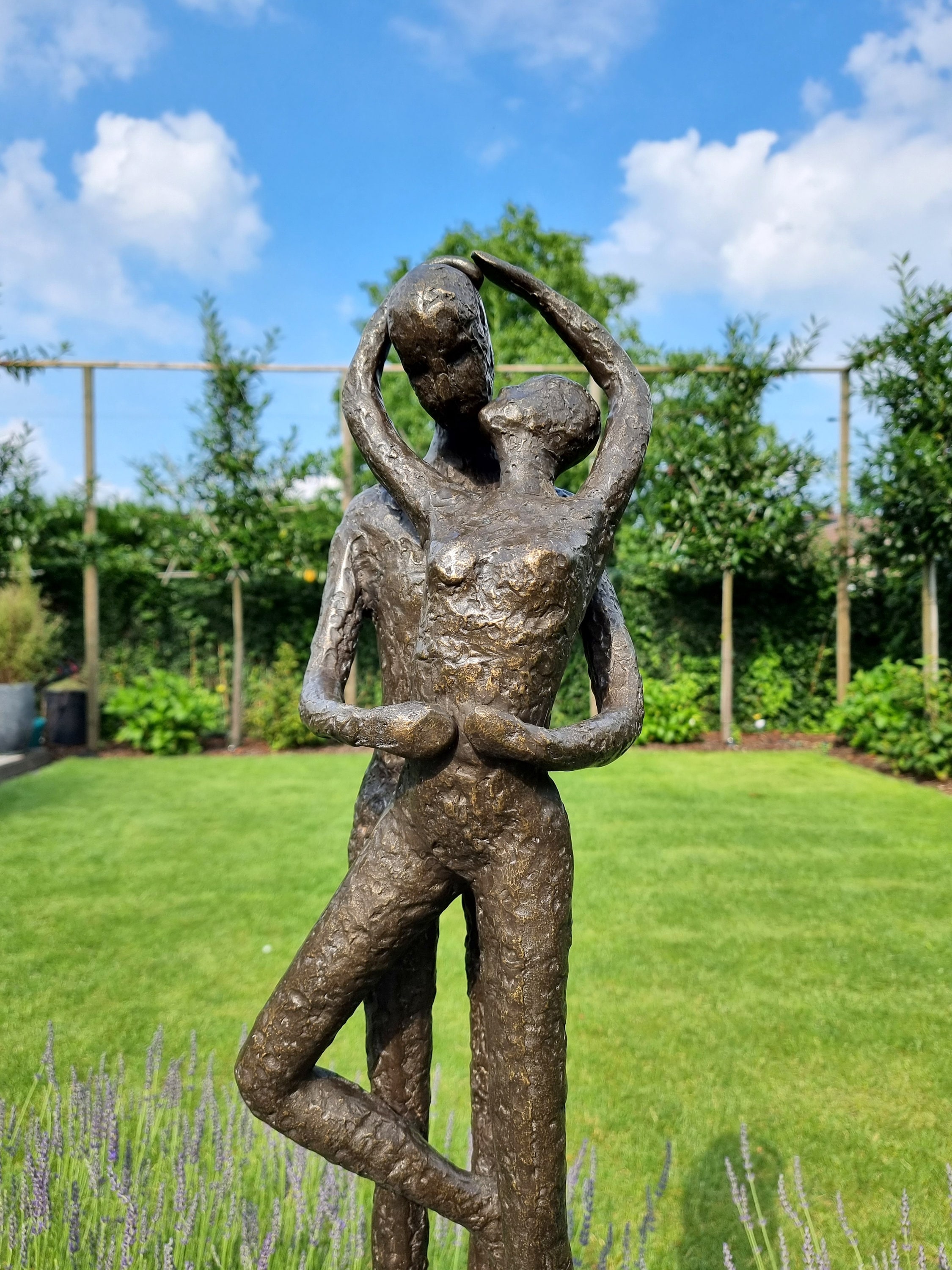 Bronze garden sculpture of a kissing couple Abstract and modern