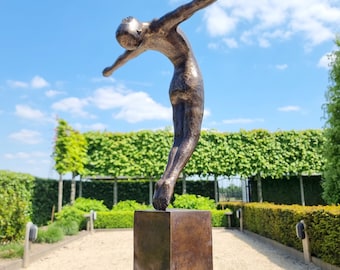 Bronze athlete - Skydiver - Bronze diver - Modern bronze artwork - Decorative garden decoration