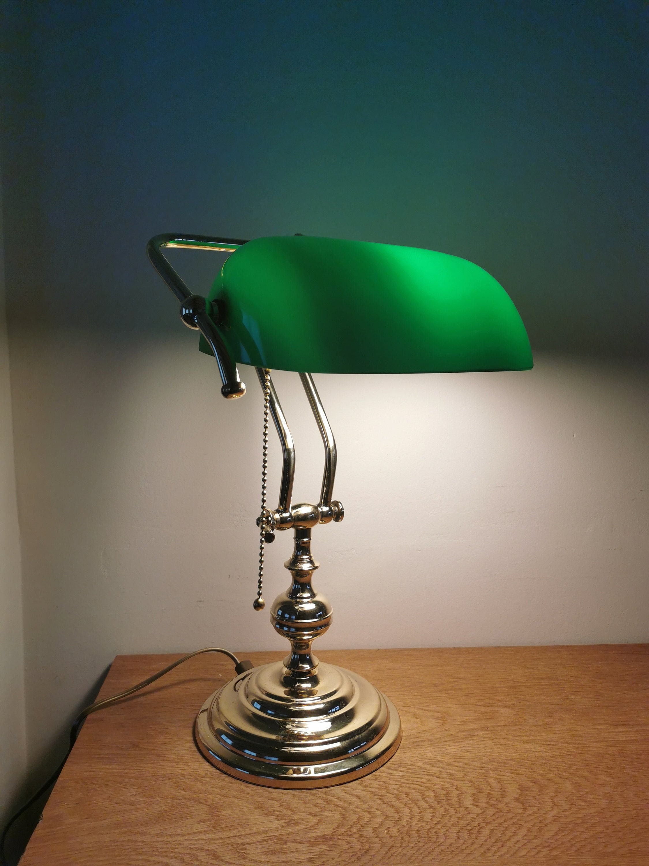 Lampe banquier traditionnelle, base en laiton, abat-jour en verre vert fait  à la main, lampe de table vintage, lampes de bureau de style antique pour  bureau, bibliothèque, salle d'étude (laiton) : 