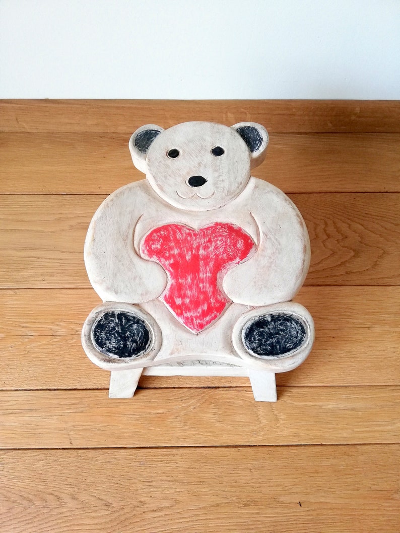Beautifull kid/'s stool shaped like a bear