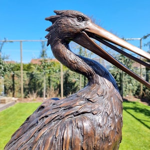 Life-size Pelican Bronze fountain Bronze garden sculptures Lawn art image 7