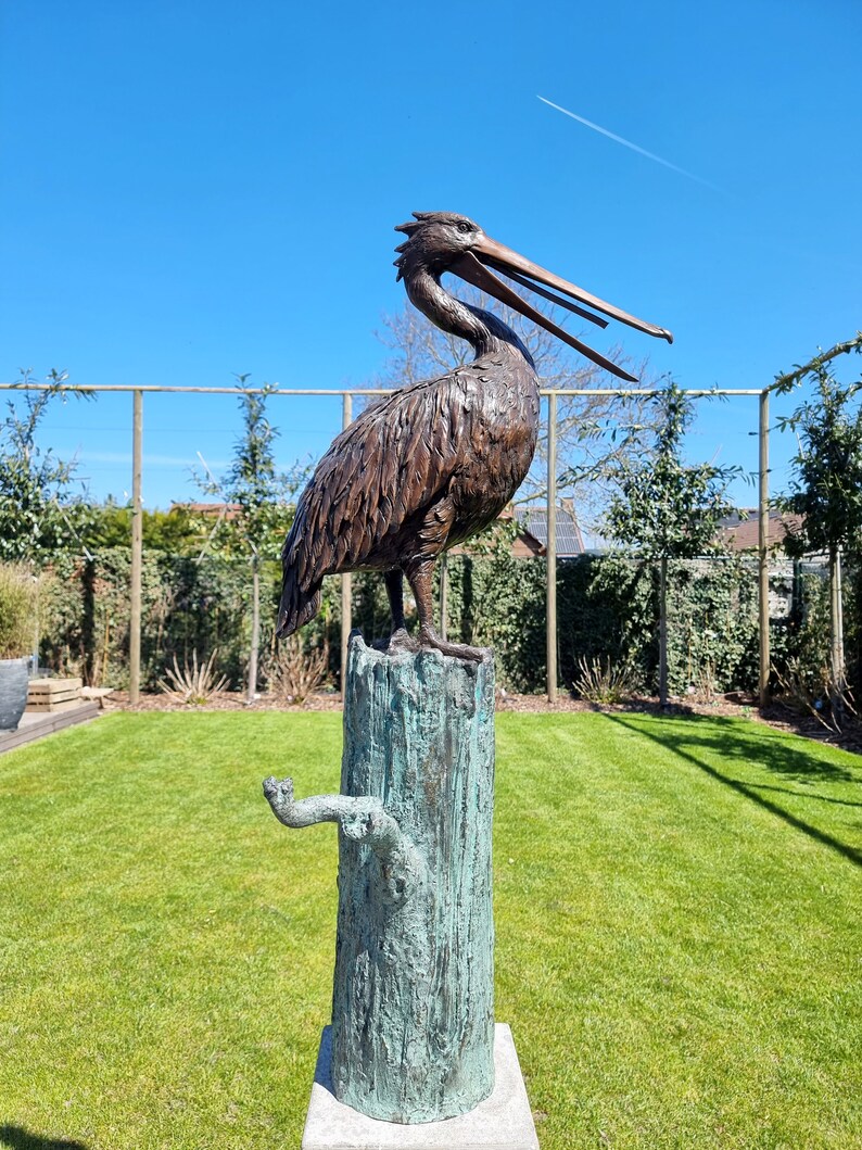 Life-size Pelican Bronze fountain Bronze garden sculptures Lawn art image 6