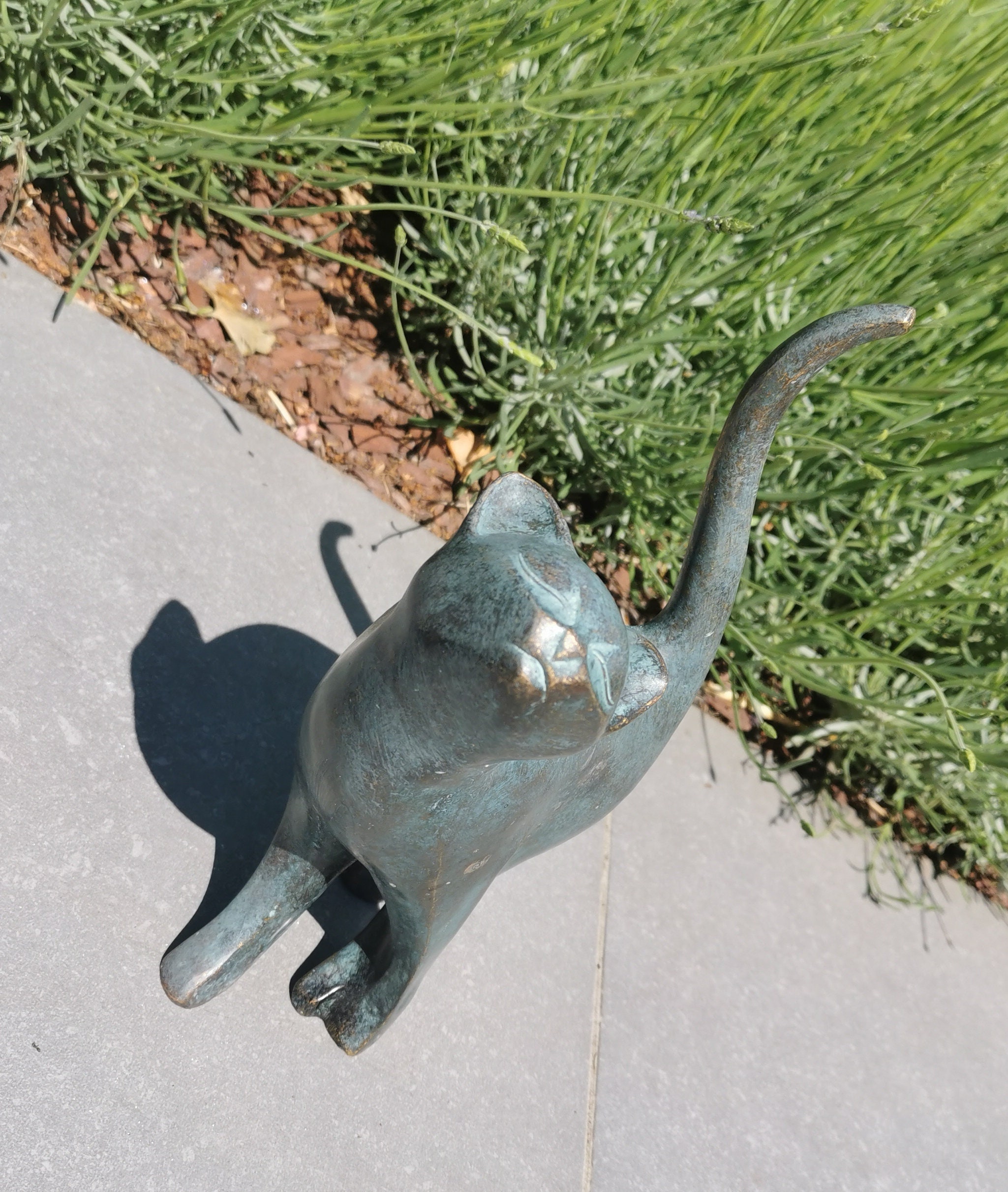 Beautiful bronze sculpture of a cat with a rounded back Bronze garden