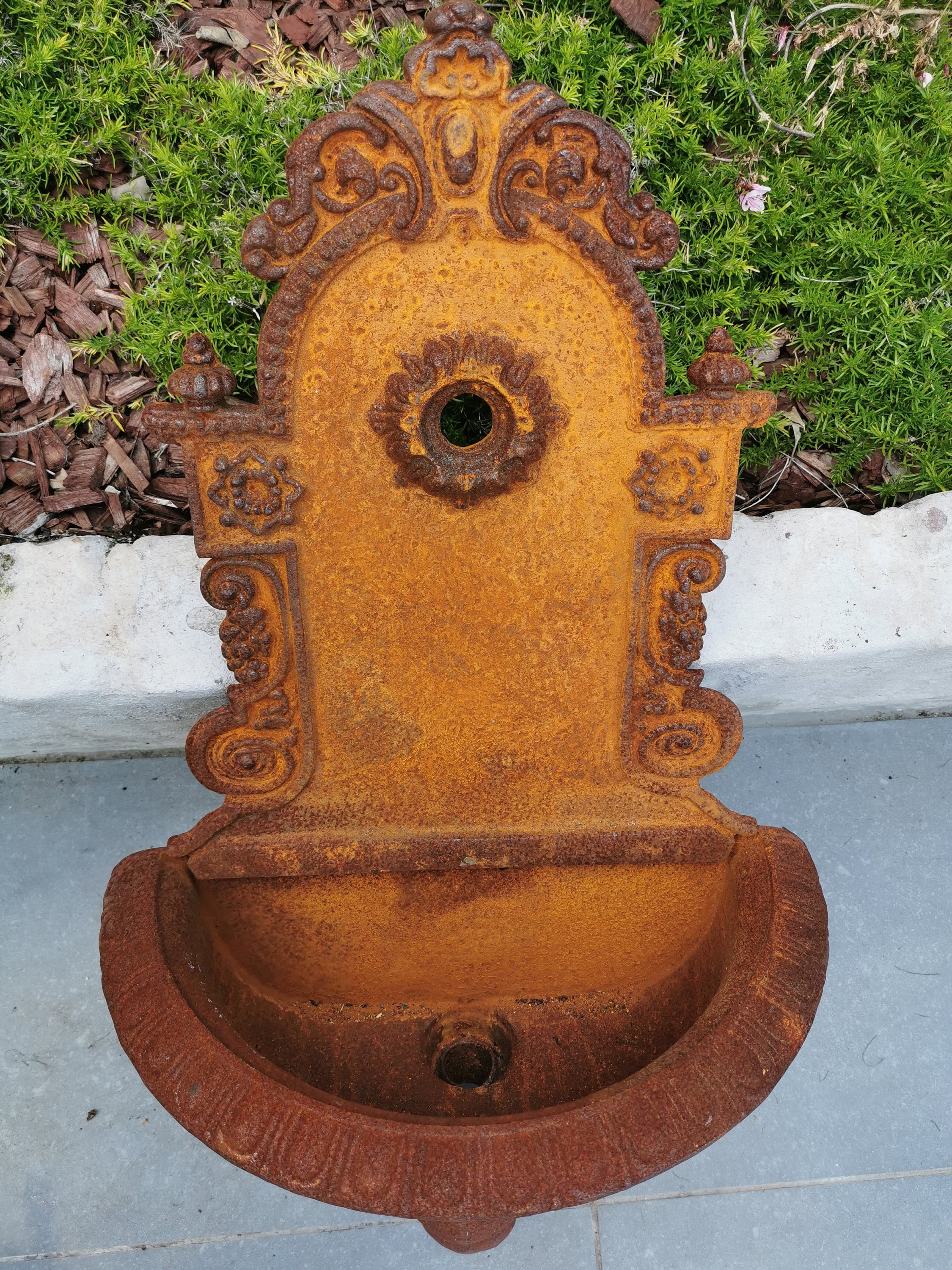 A cast iron wallfountain Antique style garden decor cottage garden