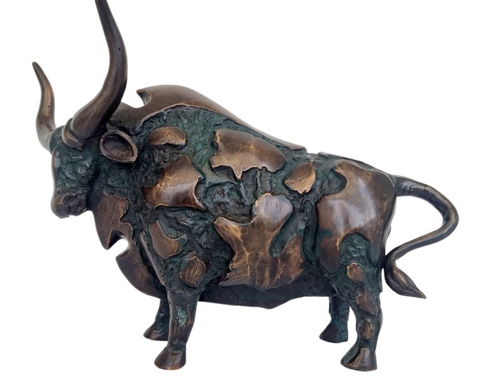 Abstract bronze bull - Contemporary sculpture of a bison - Large bovine - Bronze works of art - Abstract realistic design