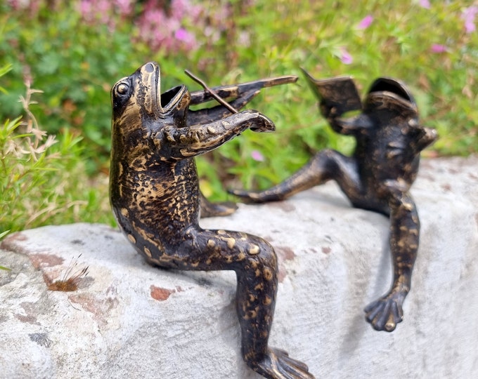 Bronze frog figurines - Singing frogs - Home and garden ornaments - Frogs in concert