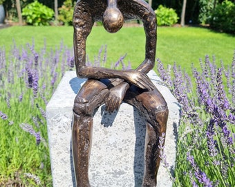 Modern bronzen sculptuur - Zittend bronzen sculptuur - Zittende reus - Abstracte kunst