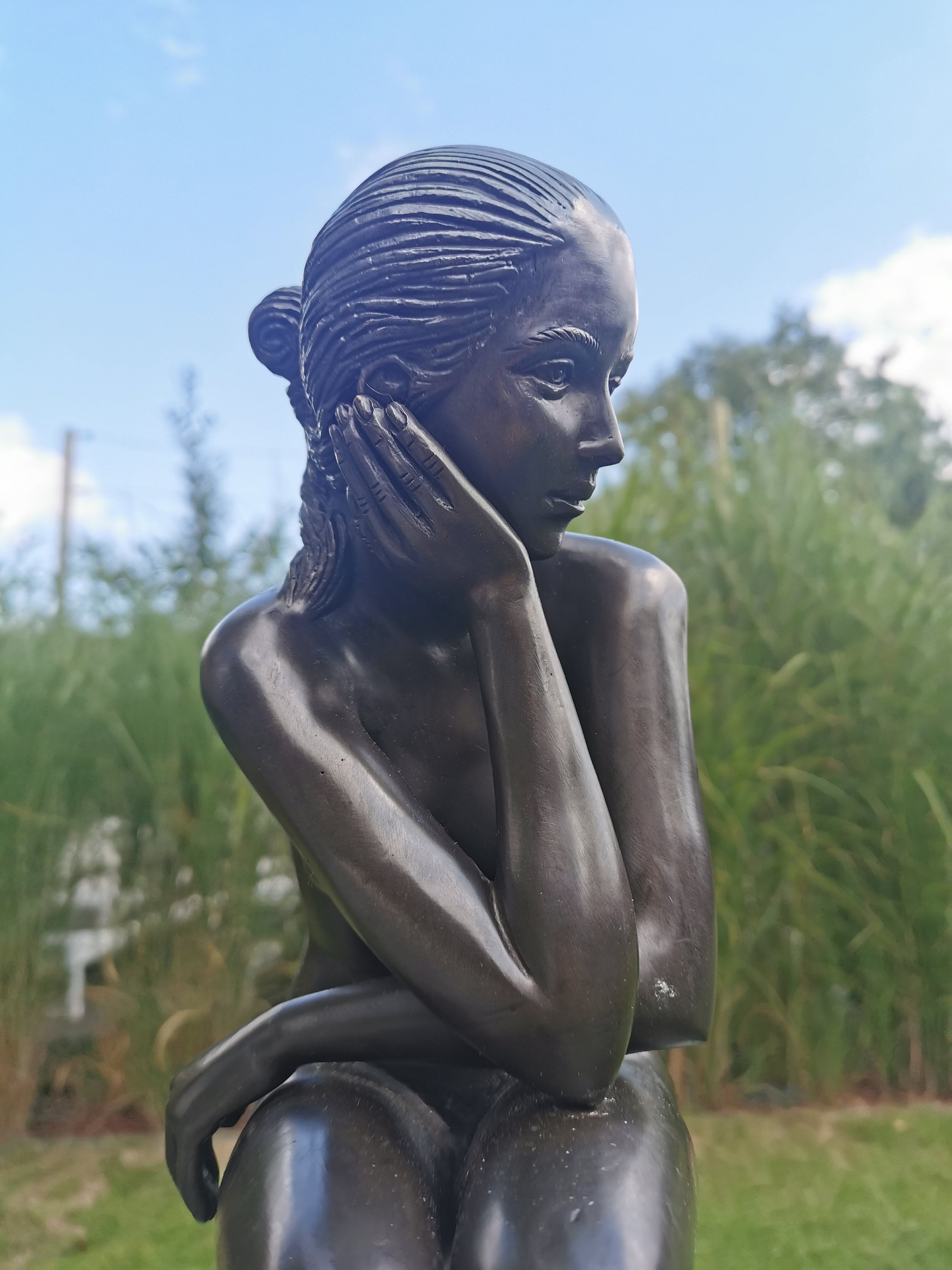 Modern bronze garden statue Bronze thinking woman