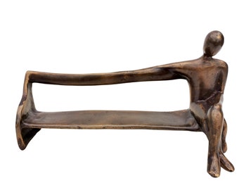 Abstract bronzen sculptuur - Man op bank - Bronzen ornamenten