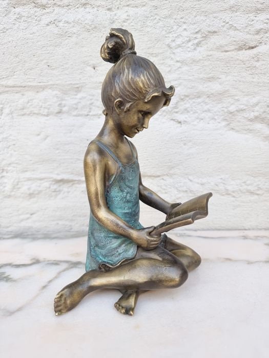 Bronze sculpture of a girl reading a book - Bronze garden sculptures