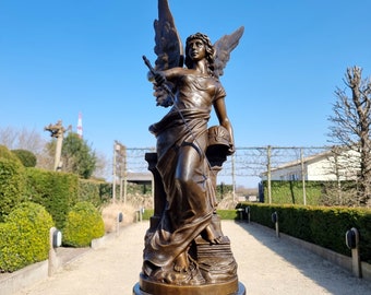 Impressive bronze sculpture of Minerva - Goddess of art and wisdom