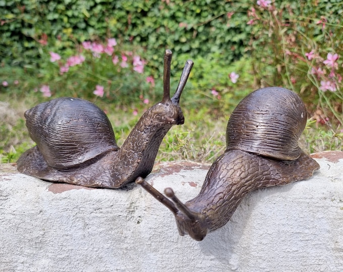 Bronze snails - Garden ornaments - Garden and patio decoration - Cozy garden - Bronze animals