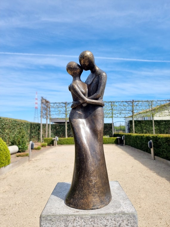 Sculpture De Jardin En Bronze Dun Couple Enveloppant Etsy France Sculpture De Jardin En Bronze Dun Couple Enveloppant Etsy France