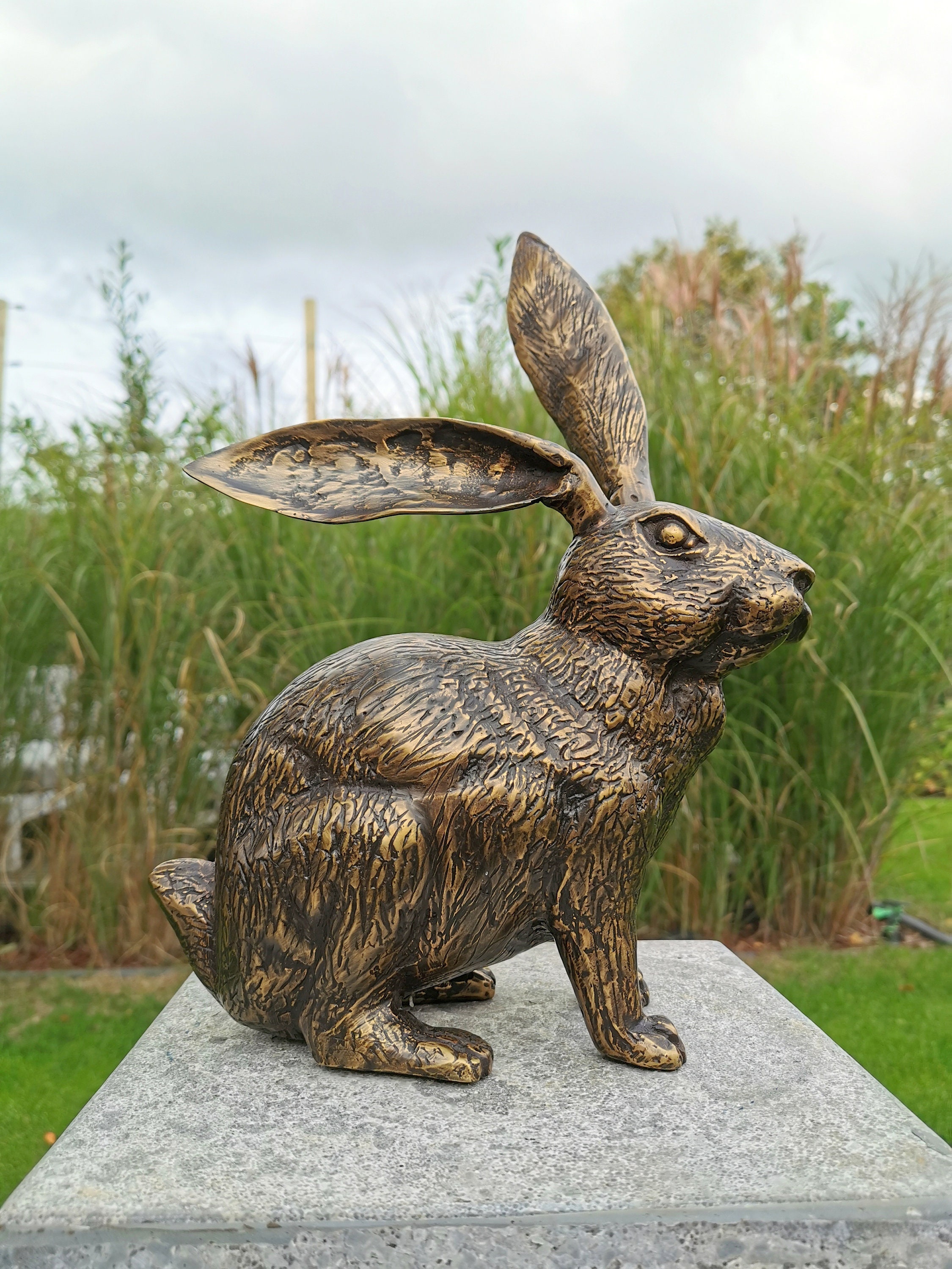 Bronze rabbit Garden decoration beautiful garden statues Rabbit and