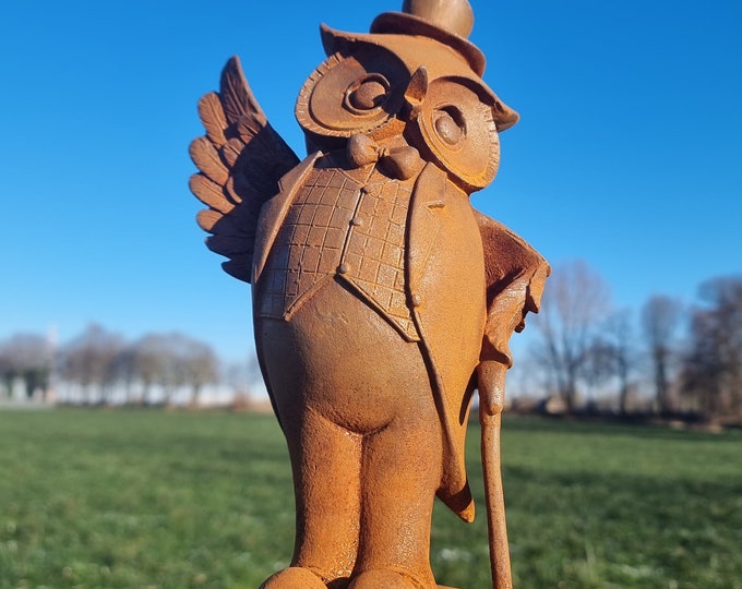 Wise owl - cast iron owl with walking stick - Owl in costume - Owl outdoor decoration - Gift for wise man - Outdoor iron figures