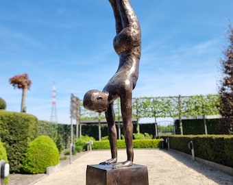 Prachtige bronzen acrobaat - Bronzen atleet - turner - Moderne bronzen kunstwerken