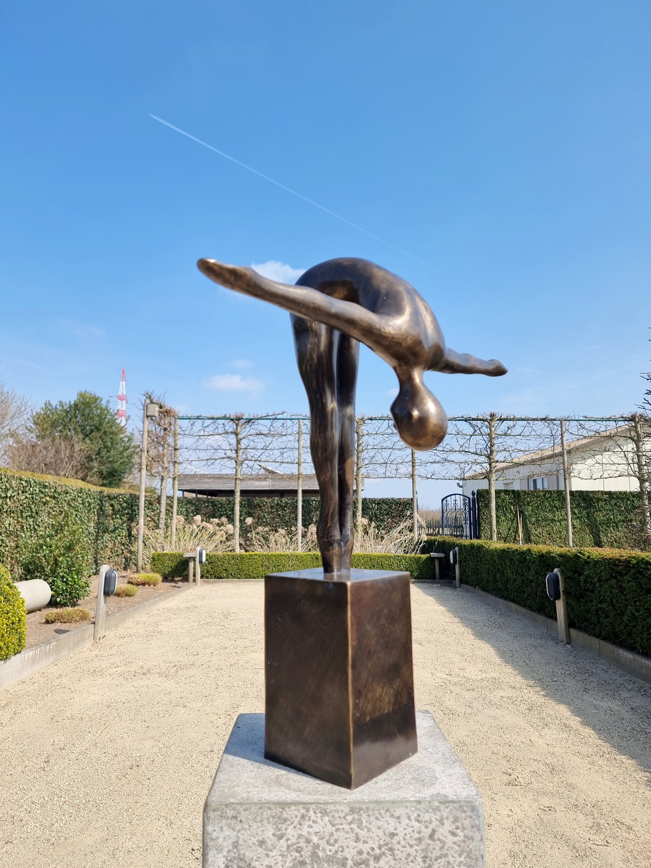 Bronze garden sculpture of a diving man Modern garden decoration