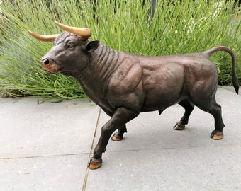 Bronzen sculptuur van een machtige stier - Bronzen tuinbeelden - 50 cm