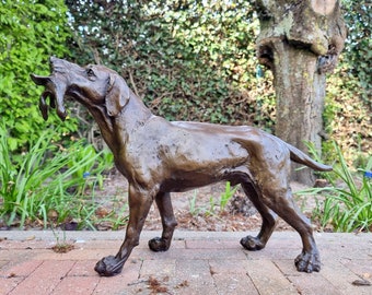 Bronze hunting dog - Freestanding bronze sculpture