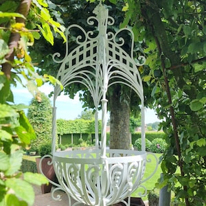 Beautiful wrought iron flower basket - Hanging flower basket - Garden decoration - white garden basket - Basket for hanging plants