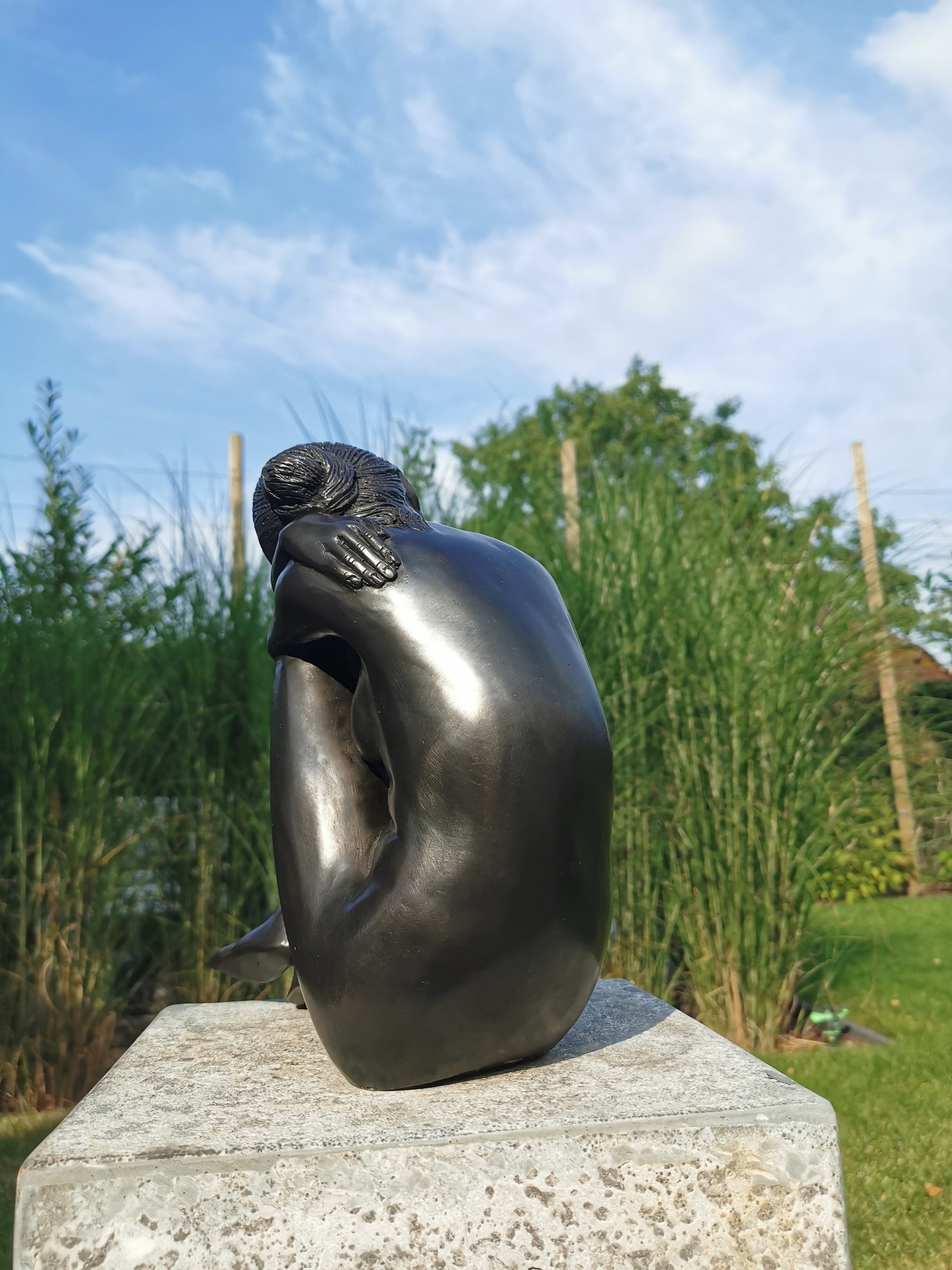 Sculpture en bronze d'une femme pensive Art des jardins -  France